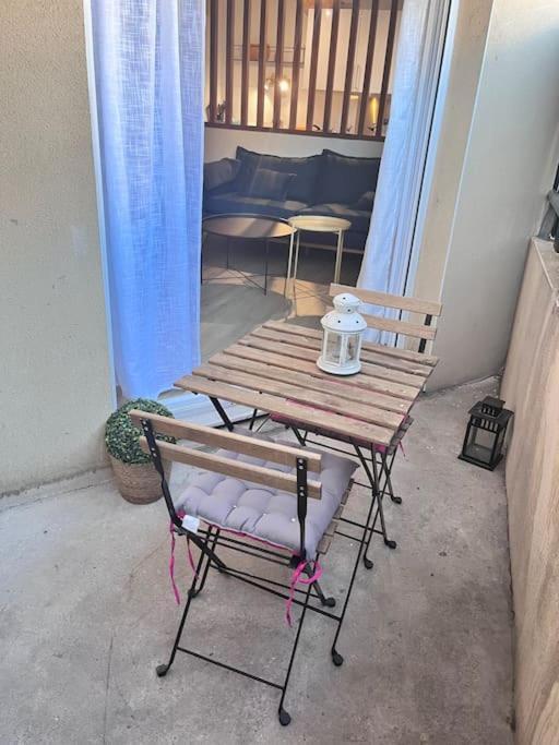 Appartement T3 Proche Remparts Avignone Esterno foto